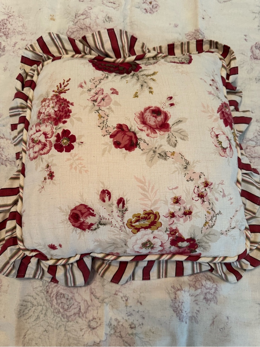 VTG Waverly Garden Room Norfolk Rose Ruffled Floral Throw Pillow Cottagecore